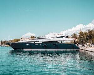 Read more about the article Denizcilikte İş Sağlığı ve Güvenliği: Neden Önemli?