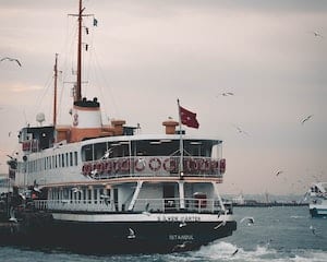 Read more about the article Gemi Motoru Yenileme: Çevre Dostu Çözümler